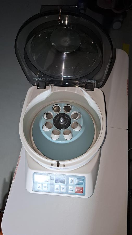 D'occasion CENTRIFUGEUSE DE LABORATOIRE HETTICH EBA 20 