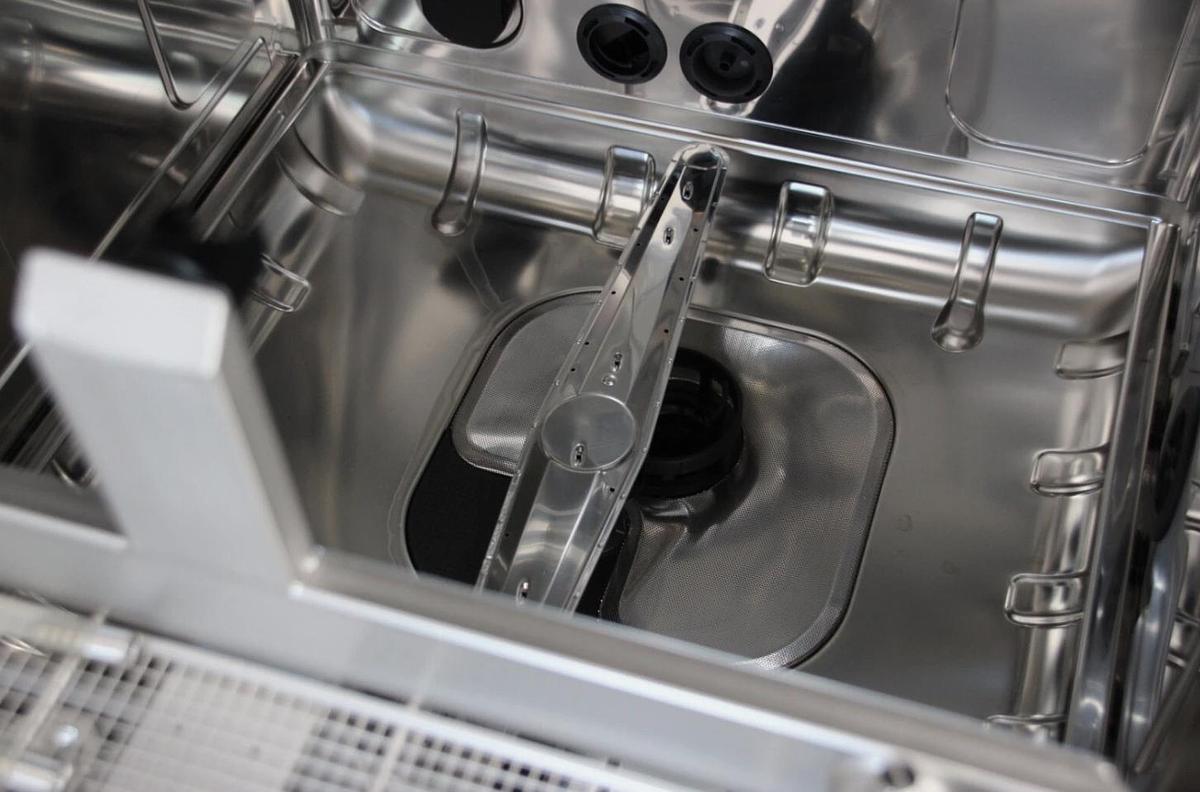 D'occasion LAVE SABOTS MIELE PG 8592  AVEC ACCESSOIRES