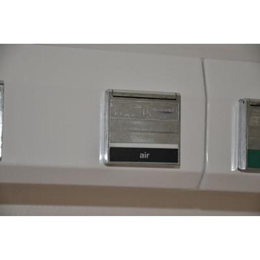 Used RECOVERY ROOM RAMP WITH 7 STATIONS EACH CONTAINING 02, NITROUS OXIDE, AIR, 2 X VACUUM