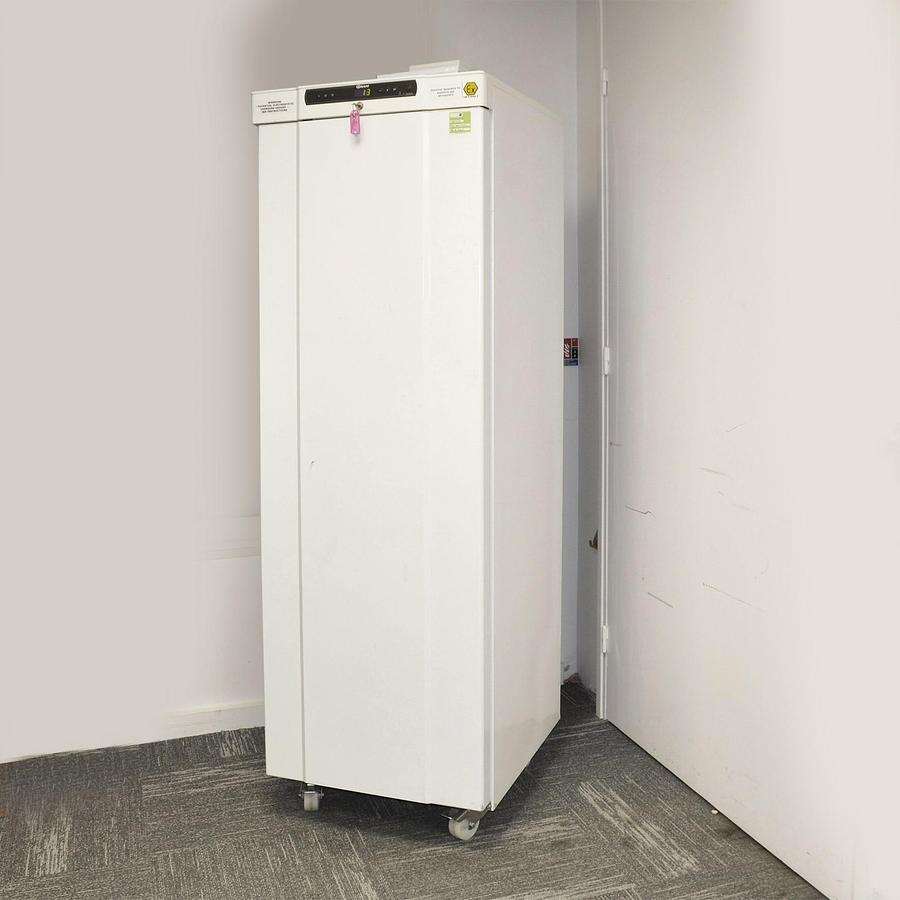 D'occasion GRAM REFRIGERATED CABINET TYPE RR410LG-346 LITERS