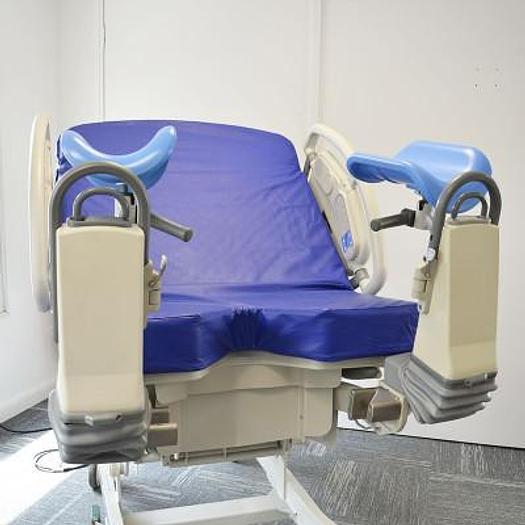 Used HILL ROM AFFINITY 4 DELIVERY BED, ELECTRIC MOVEMENTS, BARRIER CONTROL