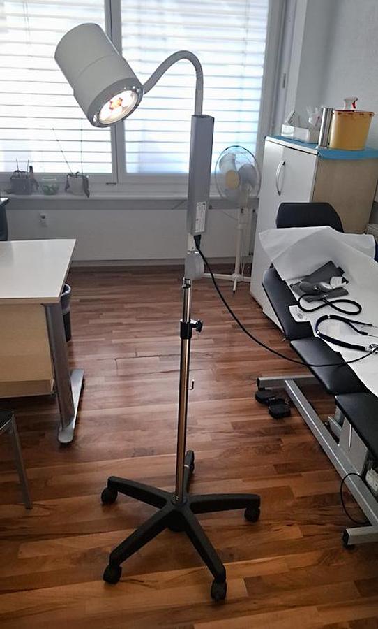 D'occasion DERUNGS LICHT AG EXAMINATION LAMP, LED ON MOBILE STAND