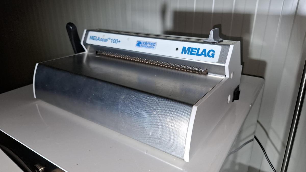 D'occasion   Thermo soudeuse Scelleuse par pression compacte MELAG MELAseal 100+   Sealer device - Siegelgerät