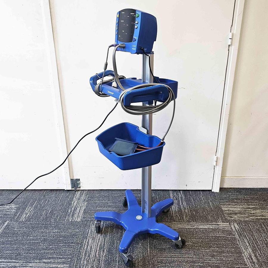 D'occasion DINAMAP CARESCAPE V100 GENERAL ELECTRIC MONITORING MONITOR ON STAND