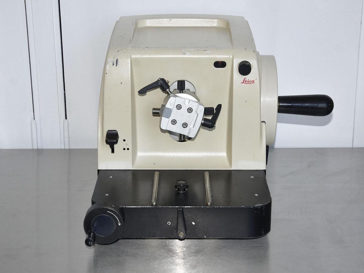 D'occasion LEICA RM 2125RTF MICROTOME