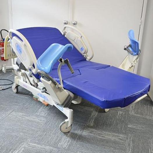 Used HILL ROM AFFINITY 4 DELIVERY BED, ELECTRIC MOVEMENTS, BARRIER CONTROL