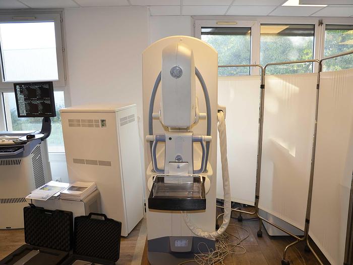 Used GE SENOCLAIRE 3D MAMMOGRAPH GENERAL ELECTRIC SENOCLAIRE mammograph (2011) with 3D TOMOSYNTHESE upgrade (2015) AND DETECTOR (changed in 2018).