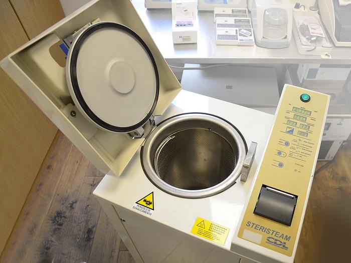 D'occasion AUTOCLAVE VERTICAL 24 l, STERISTEAM CDL - Class B
