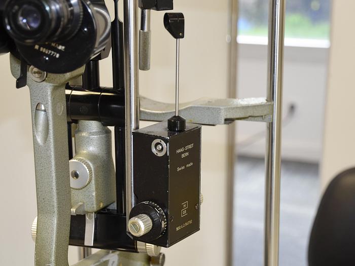 D'occasion LAMPE A FENTE HAAG STREIT BM 900 MOUVEMENTS TRIDIMENTIONNELS AVEC TONOMÉTRE  À APLANATIONS