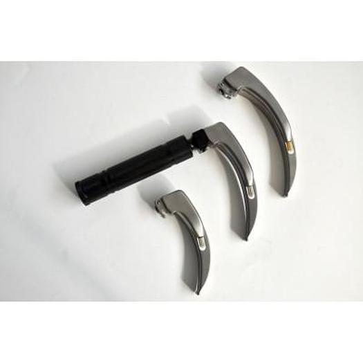 ADULT LARYNGOSCOPE WITH 3 BLADES BRAND COLSON