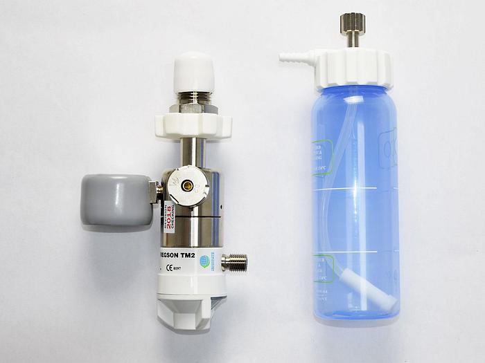 Used BUBBLER FOR OXYGEN BOTTLE WITH HUMIDIFIER