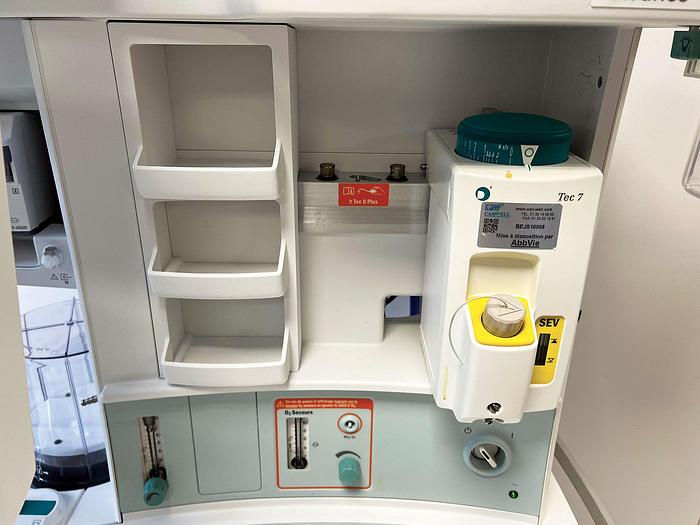 Used GENERAL ELECTRIC ADVANCE CS2 ANESTHESIA RESPIRATOR with MONITORING ANESTHESIA CARESCAPE