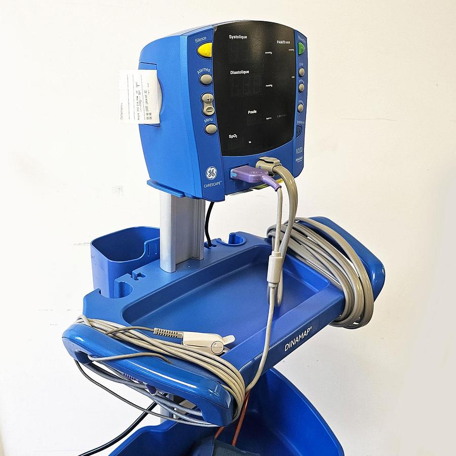 D'occasion DINAMAP CARESCAPE V100 GENERAL ELECTRIC MONITORING MONITOR ON STAND