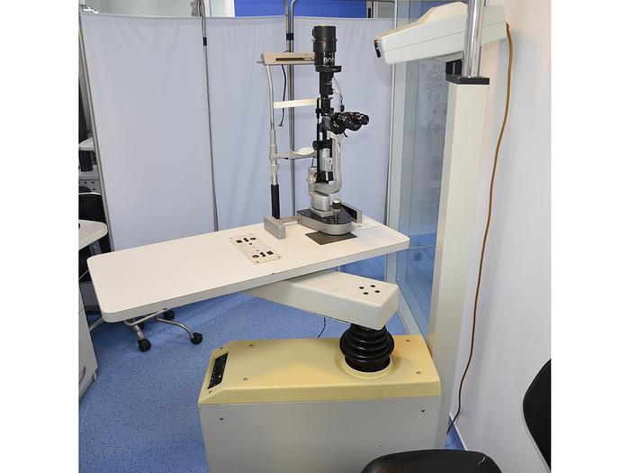 D'occasion LAMPE A FENTE HAAG STREIT 900 SUR SA TABLE ET SON SIEGE A HAUTEUR VARIABLE ELECTRIQUE