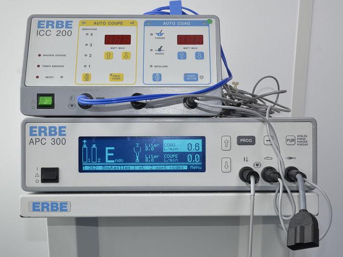 original-d-occasion-bistouri-de-cabinet-erbe-icc-200-coagulateur-par-plasma-d-argon-erbe-apc-300.JPG