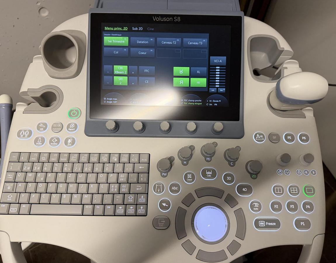 D'occasion GENERAL ELECTRIC VOLUSON S8T BT22 ULTRASOUND SYSTEM (02/2024) with 2 probes