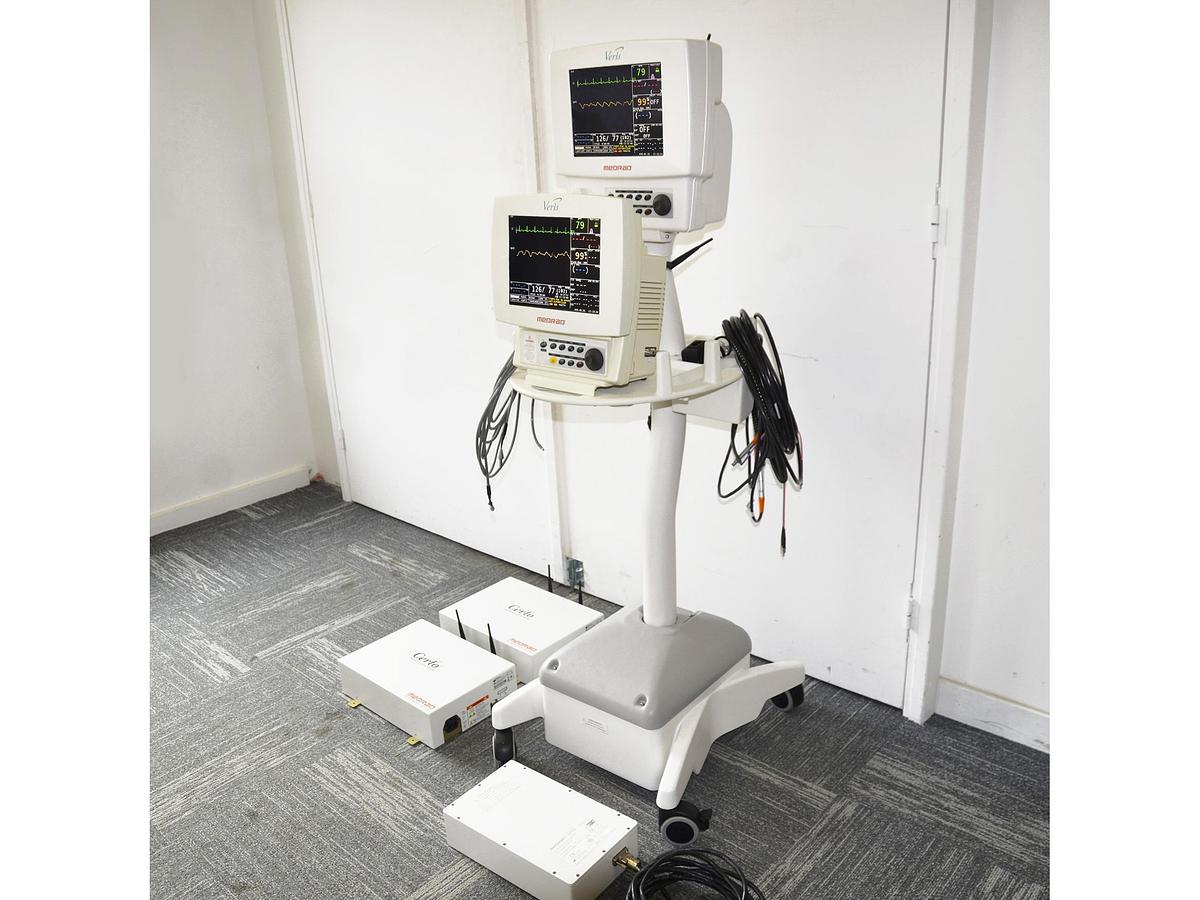 D'occasion MEDRAD VERIS 8600 VITAL SIGNS MONITOR WITH REMOTE DISPLAY, MRI COMPATIBLE