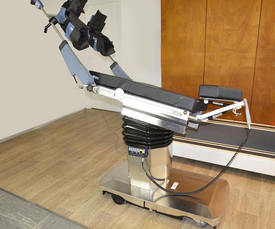 original-d-occasion-table-d-operation-electrique-steris-cmax.jpg