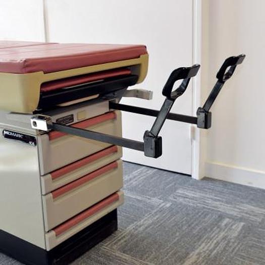 Used MIDMARK PROMOTAL 404 EXAMINATION TABLE WITH DRAWERS AND STIRRUPS