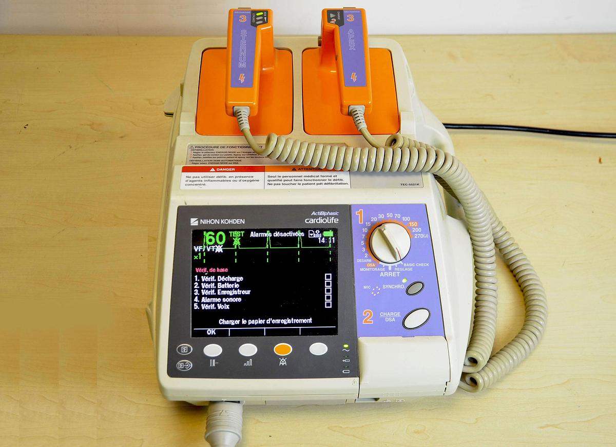 D'occasion NIHON KOHDEN TEC5221 DEFIBRILLATOR