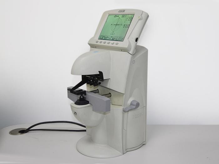 D'occasion FRONTOFOCOMÈTRE AUTOMATIQUE NIDEK LM 1000