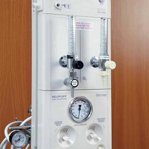 Used NEONATAL RESUSCITATION TABLE FISHER & PAYKEL COSYCOT