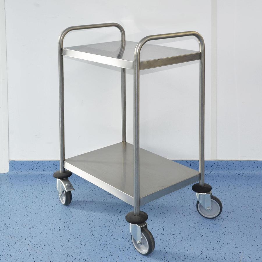 D'occasion STAINLESS STEEL PEDESTAL TABLE WITH 2 SHELVES