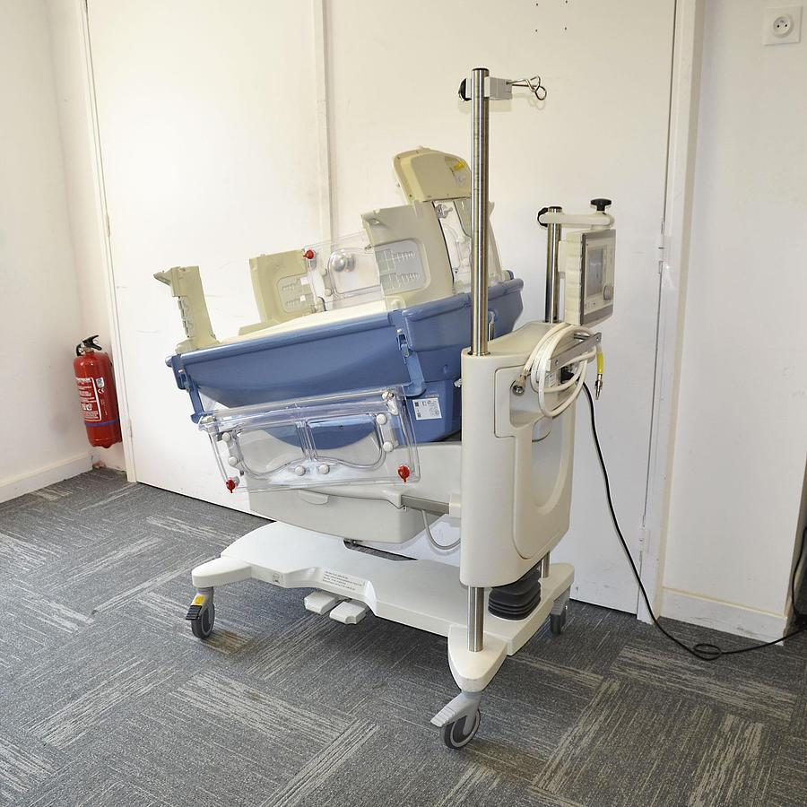 D'occasion DRAGER CALEO INCUBATOR WITH MATTRESS