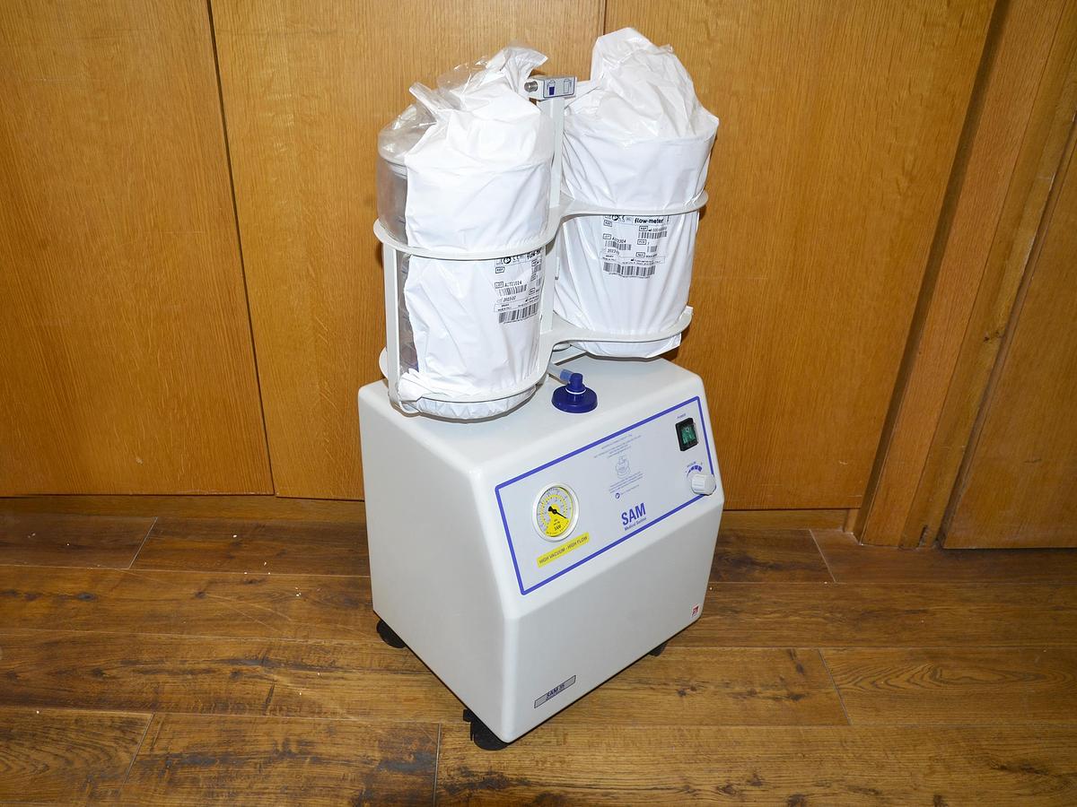 MGE SAM 35 NEW SURGICAL ASPIRATOR with pedal, 2 4-litre jars, consumable