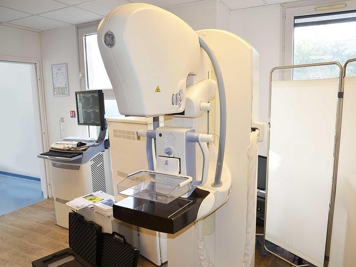 Used GE SENOCLAIRE 3D MAMMOGRAPH GENERAL ELECTRIC SENOCLAIRE mammograph (2011) with 3D TOMOSYNTHESE upgrade (2015) AND DETECTOR (changed in 2018).