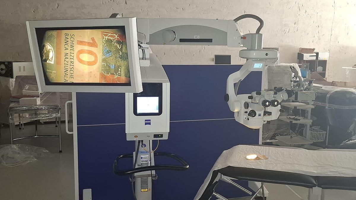 D'occasion KARL ZEISS LUMERA 700 OPERATING OPHTHALMOLOGY MICROSCOPE