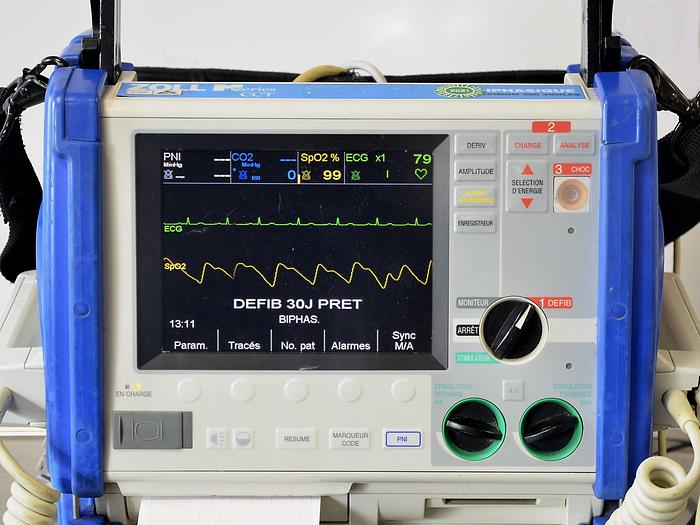 D'occasion DÉFIBRILLATEUR ZOLL SERIES M, MANUEL ET SEMI AUTOMATIQUE