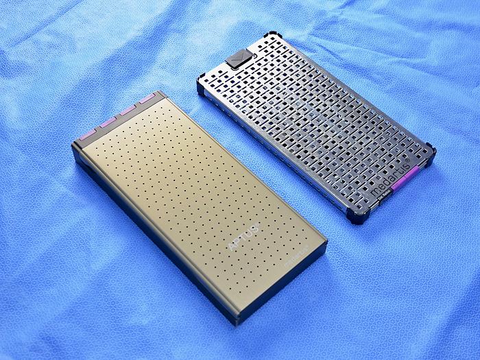 Used SET OF SCREWS AND PLATES FOR MEDARTIS APTUS RADIUS