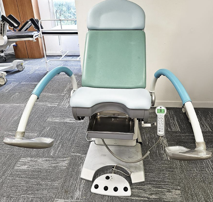 D'occasion CHAISE GYNECOLOGIQUE SCHMITZ MEDI-MATIC