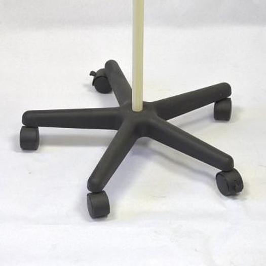 VARIABLE-HEIGHT WHEELED SERUM HOLDER