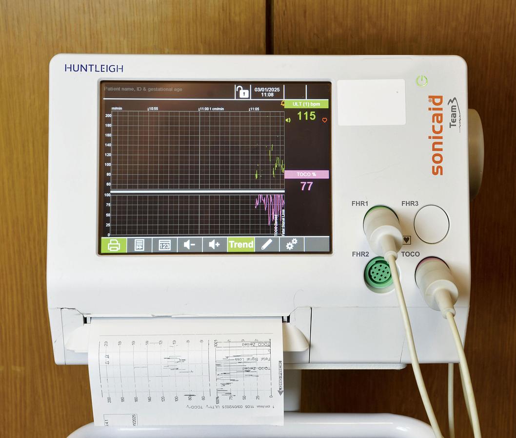 original-d-occasion-cardiotocographe-huntleigh-sonicaid-team-avec-une-sonde-cardio-et-une-sonde-toco-.jpg