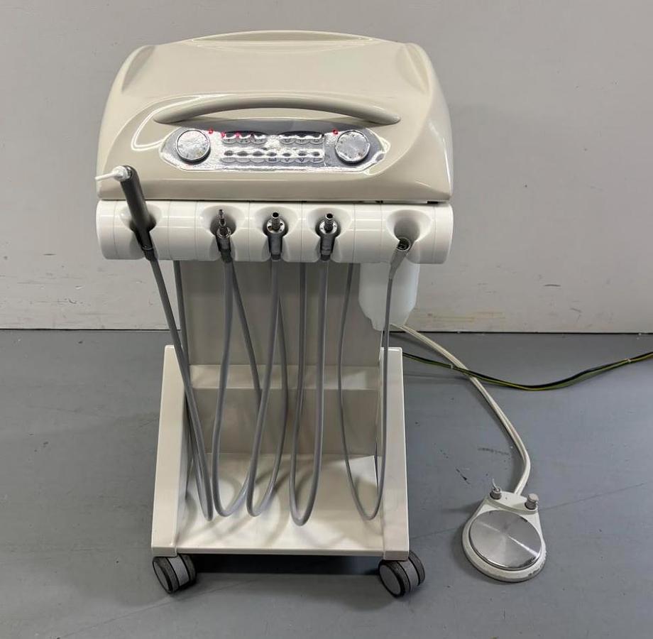 D'occasion UNIT DENTAIRE AVEC COMPRESSEUR INTEGRE