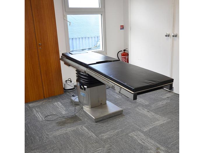 D'occasion ALM TRANSFERIS ELECTRIC OPERATING TABLE WITH ORTHOPEDIC EXTENSION