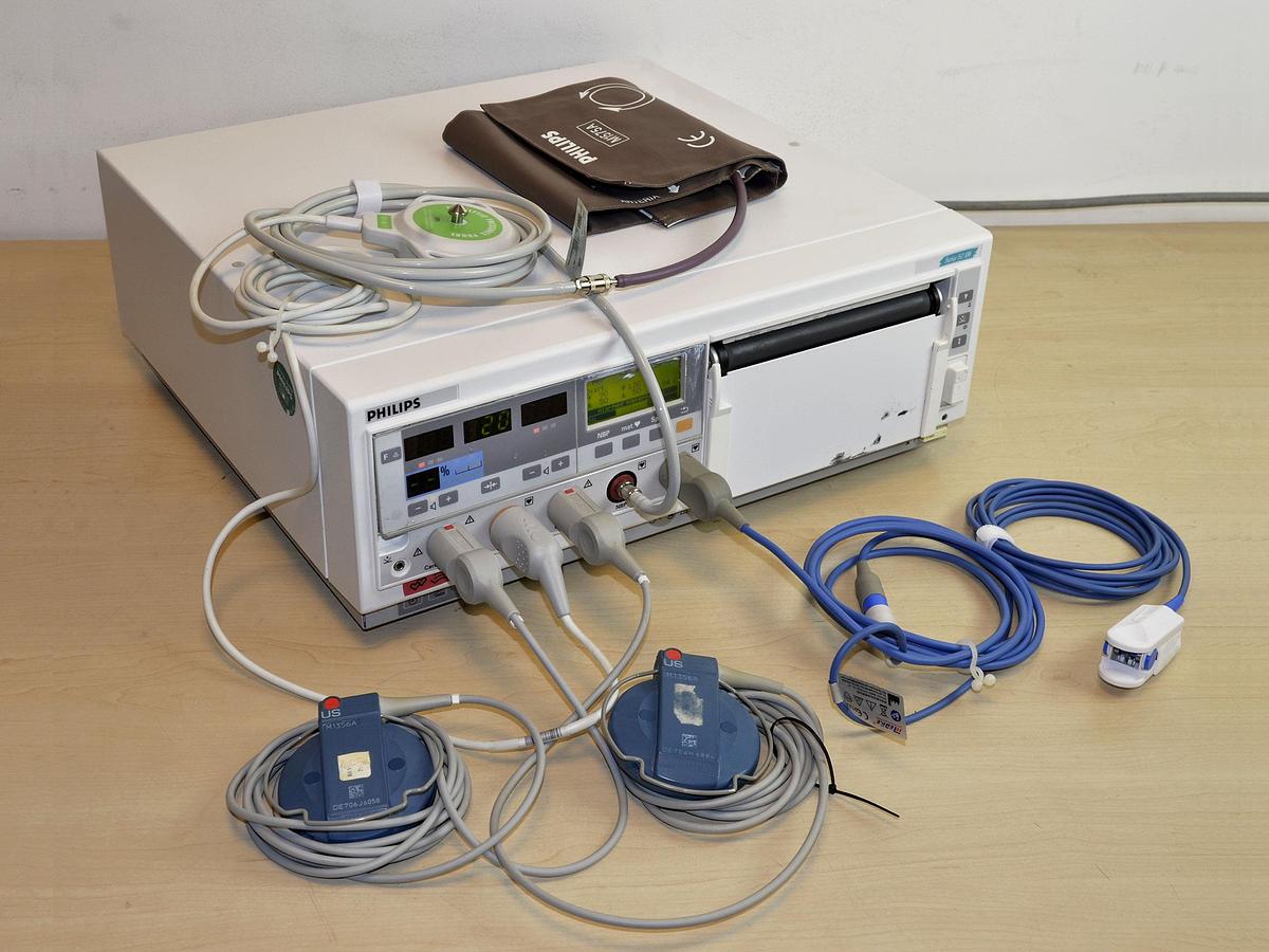 D'occasion PHILIPS 50XM M1350C CARDIOTOCOGRAPH WITH 2 US PROBES AND 1 TOCO PROBE