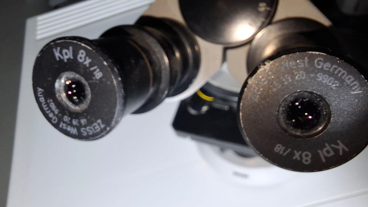 D'occasion MICROSCOPE DE LABORATOIRE ZEISS