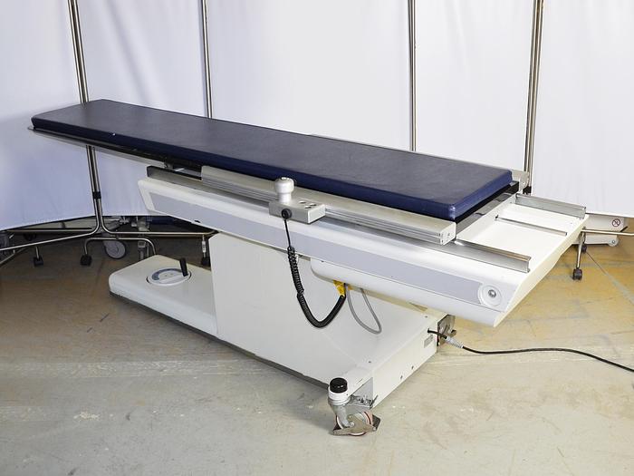 D'occasion MOBILE INTERVENTIONAL RADIOGRAPHIC TABLE WITH FLOATING CARBON FIBER TRAY CT160 F