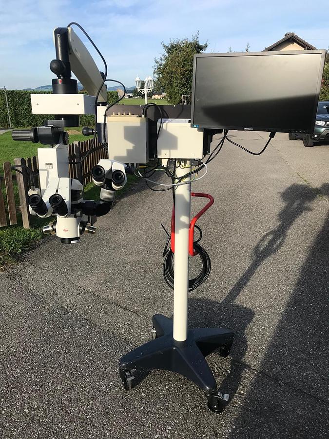 D'occasion MICROSCOPE LEICA OPHTALMOLOGIQUE M620 avec caméra et moniteur HD