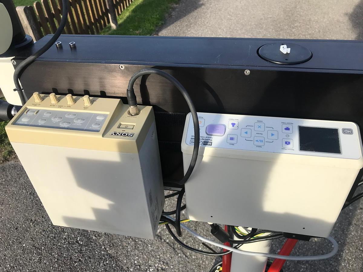 D'occasion MICROSCOPE LEICA OPHTALMOLOGIQUE M620 avec caméra et moniteur HD