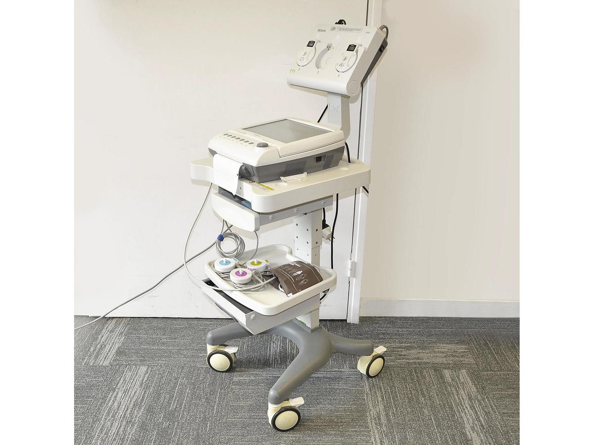 D'occasion EDAN F9 TOCOCARDIOGRAPH WITH TOCO PROBE, CARDIO PROBE, MOTHER MONITORING (NIBP, SPO2)