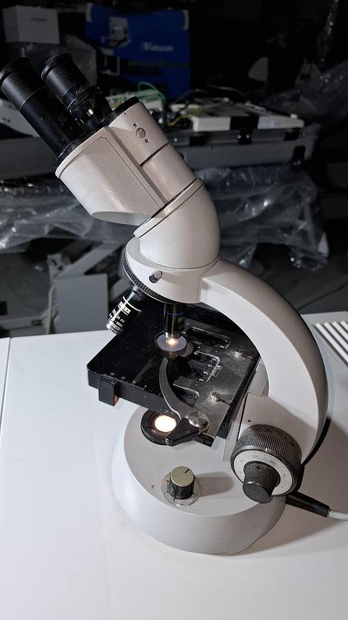 D'occasion MICROSCOPE DE LABORATOIRE ZEISS