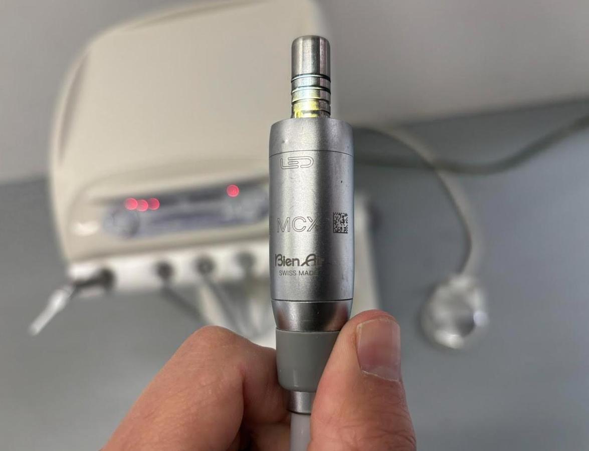 D'occasion UNIT DENTAIRE AVEC COMPRESSEUR INTEGRE