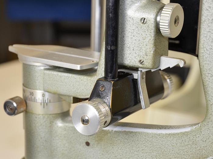 D'occasion LAMPE A FENTE HAAG STREIT BM 900 MOUVEMENTS TRIDIMENTIONNELS AVEC TONOMÉTRE  À APLANATIONS