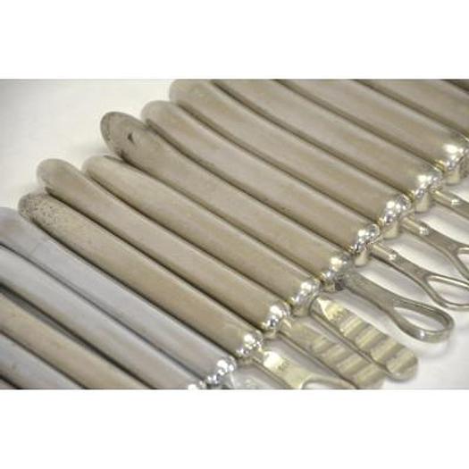 Used SET OF CANDLES IN DIFFERENT SIZES