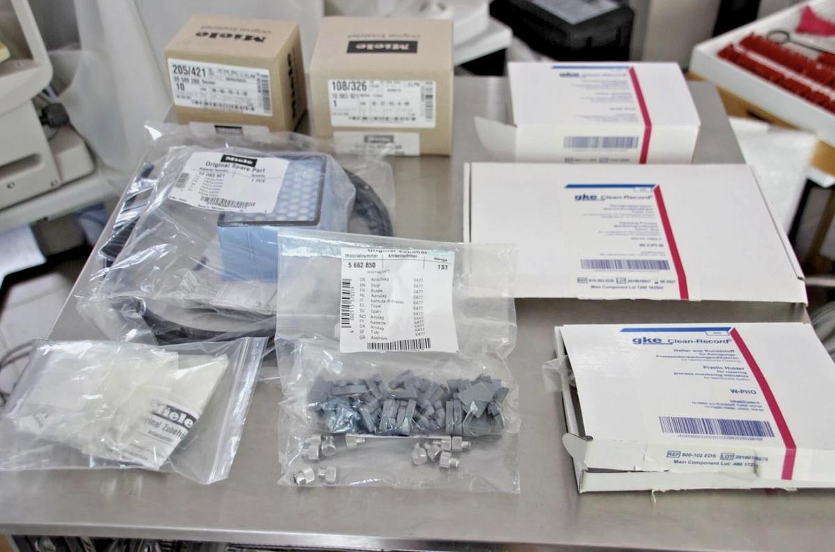 D'occasion LAVE SABOTS MIELE PG 8592  AVEC ACCESSOIRES