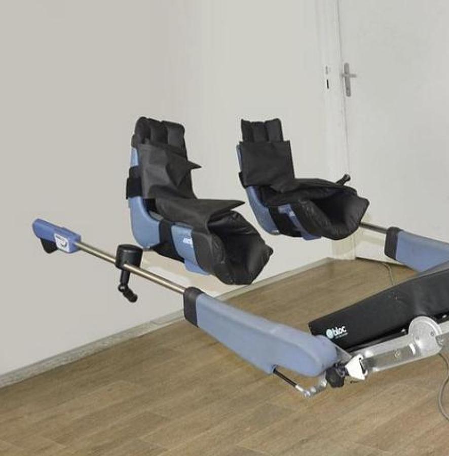 D'occasion PAIRE DE STIRRUPS UNIVERSELLES POUR TABLE D'OPERATION